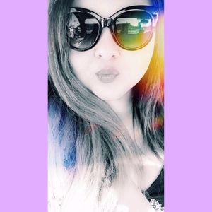 Meet your Posher, Crystal